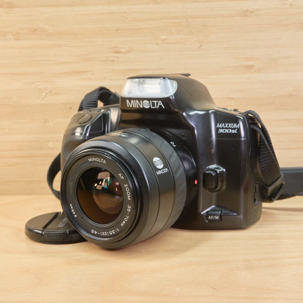 Minolta Maxxum 300si SLR Film Camera w/ Minolta AF Zoom 35-70mm f/3.5-4.5 Lens